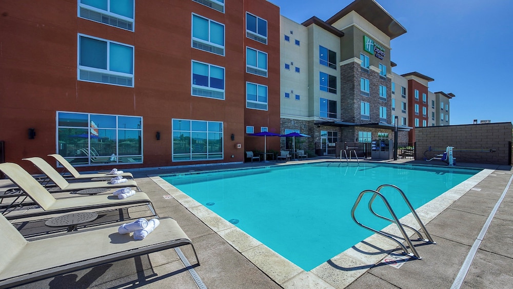holiday inn express and suites ridgecrest