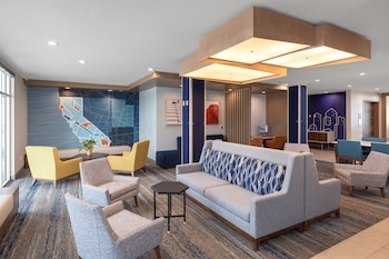 holiday inn express and suites hawaiian gardens