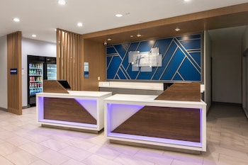 holiday inn express and suites hawaiian gardens