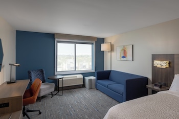 holiday inn express and suites hawaiian gardens