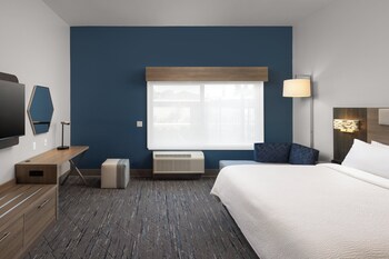 holiday inn express and suites hawaiian gardens