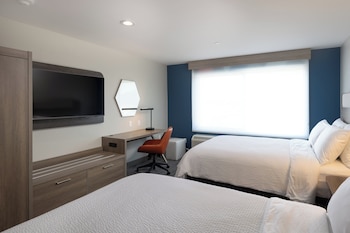 holiday inn express and suites hawaiian gardens