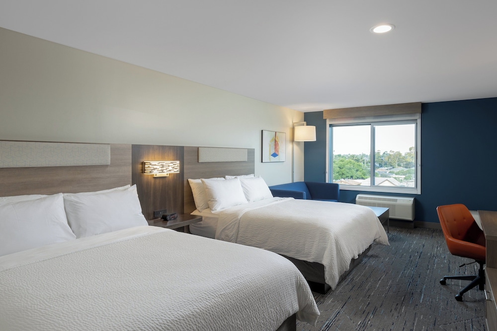 holiday inn express and suites hawaiian gardens