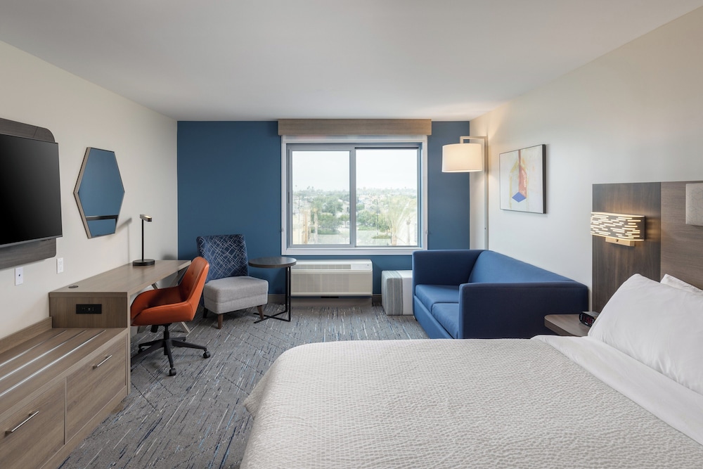 holiday inn express and suites hawaiian gardens