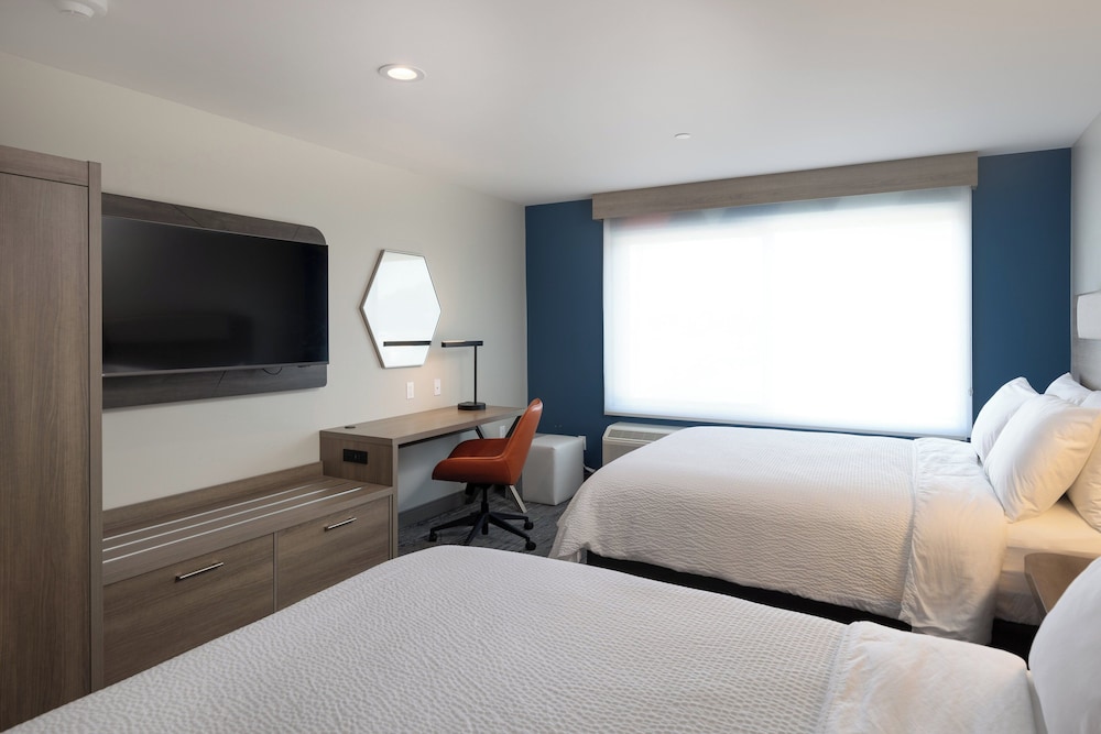 holiday inn express and suites hawaiian gardens