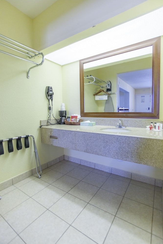 Days Inn By Wyndham Shenandoah,Downtown Houston>>Conroe,2 star
