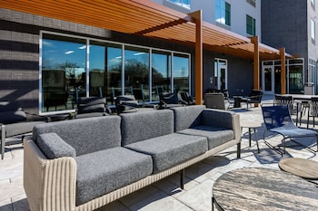 towneplace suites canton riverstone parkway
