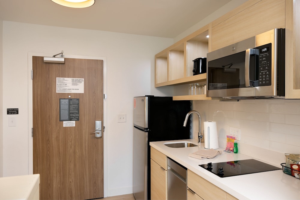 towneplace suites canton riverstone parkway