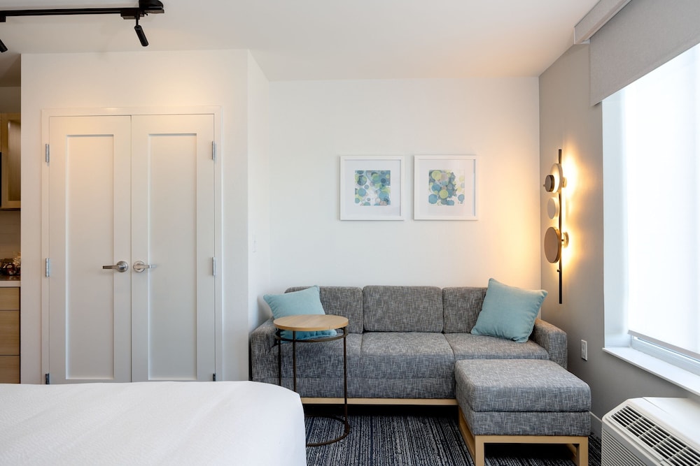 towneplace suites canton riverstone parkway