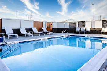towneplace suites canton riverstone parkway