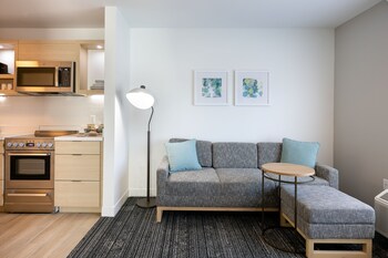 towneplace suites canton riverstone parkway