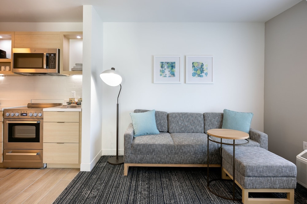 towneplace suites canton riverstone parkway