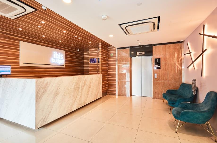 ibis budget singapore crystal