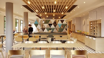 holiday inn express marne la vallee val deurope