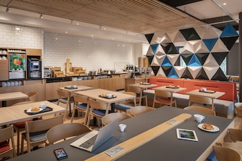 holiday inn express marne la vallee val deurope