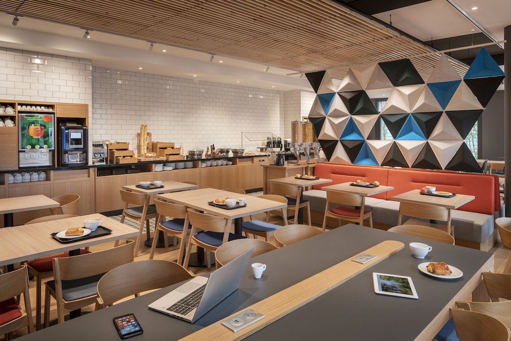 holiday inn express marne la vallee val deurope