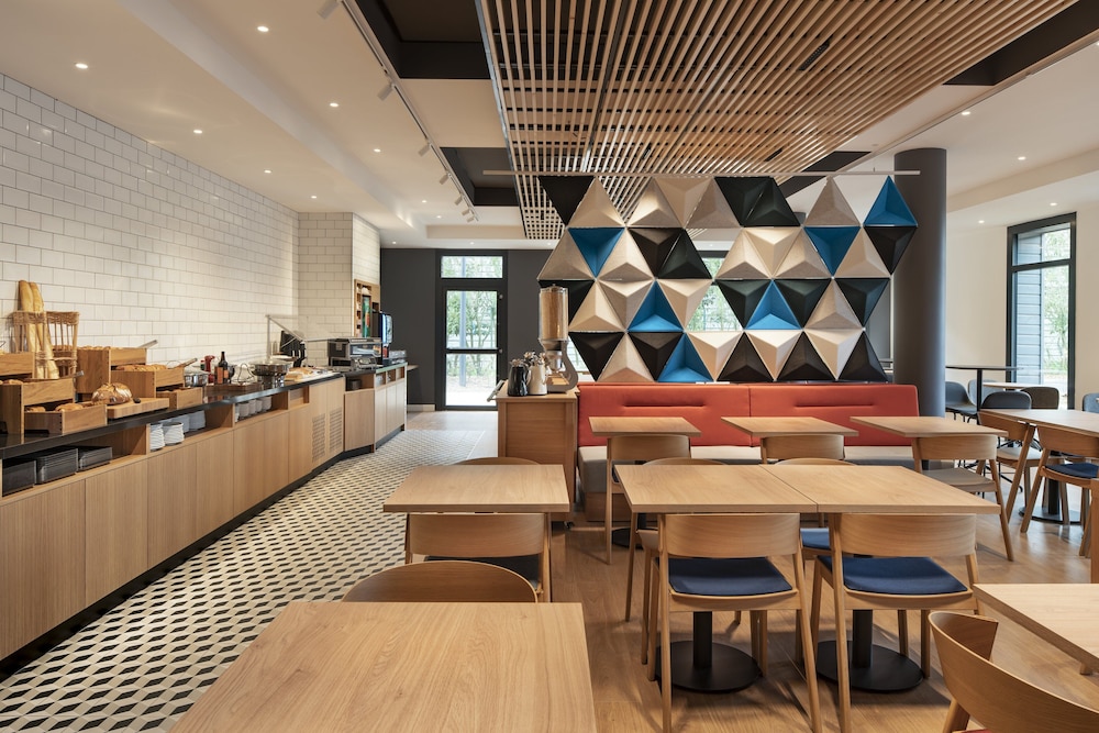 holiday inn express marne la vallee val deurope