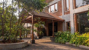 ama stays and trails the mango house alibag
