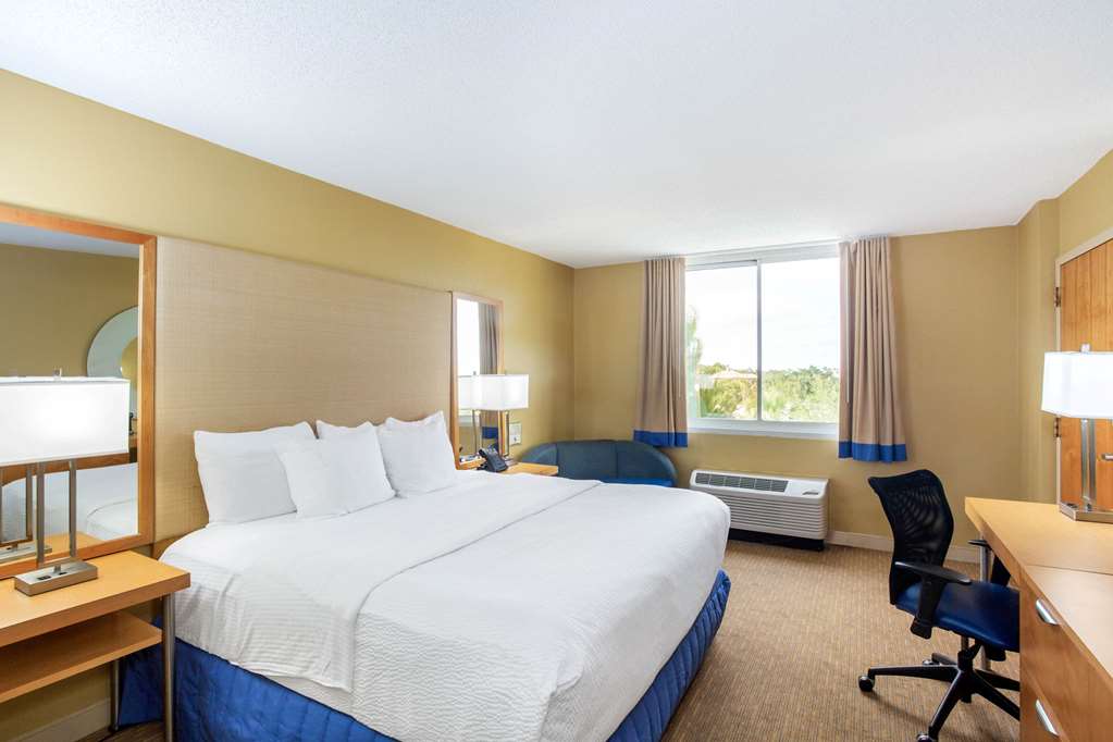 la quinta inn and suites by wyndham sarasota downtown