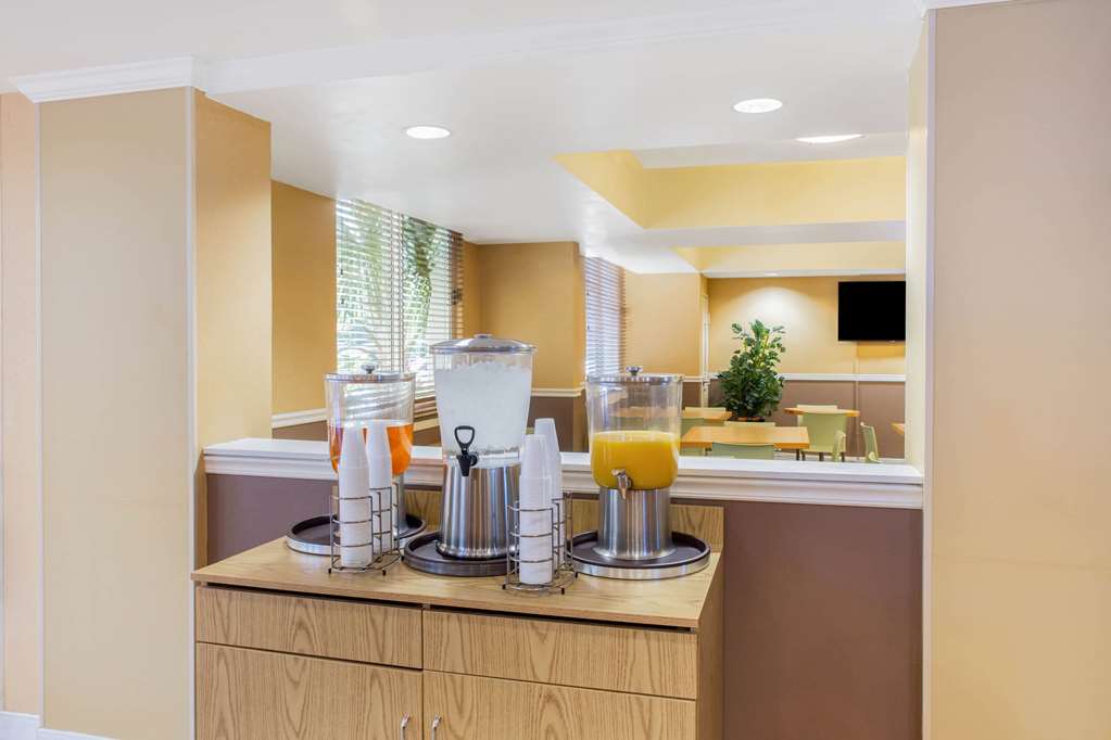 la quinta inn and suites by wyndham sarasota downtown