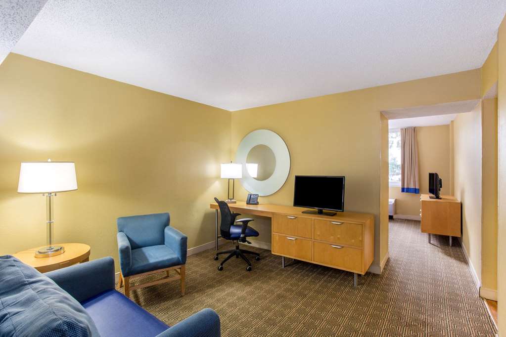 la quinta inn and suites by wyndham sarasota downtown