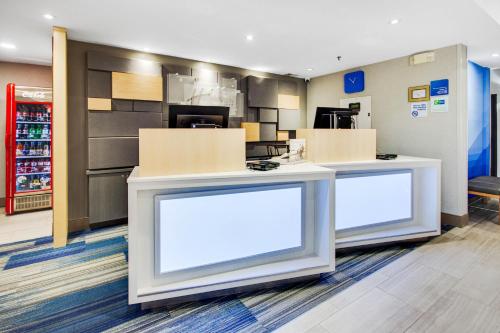holiday inn express dublin by ihg
