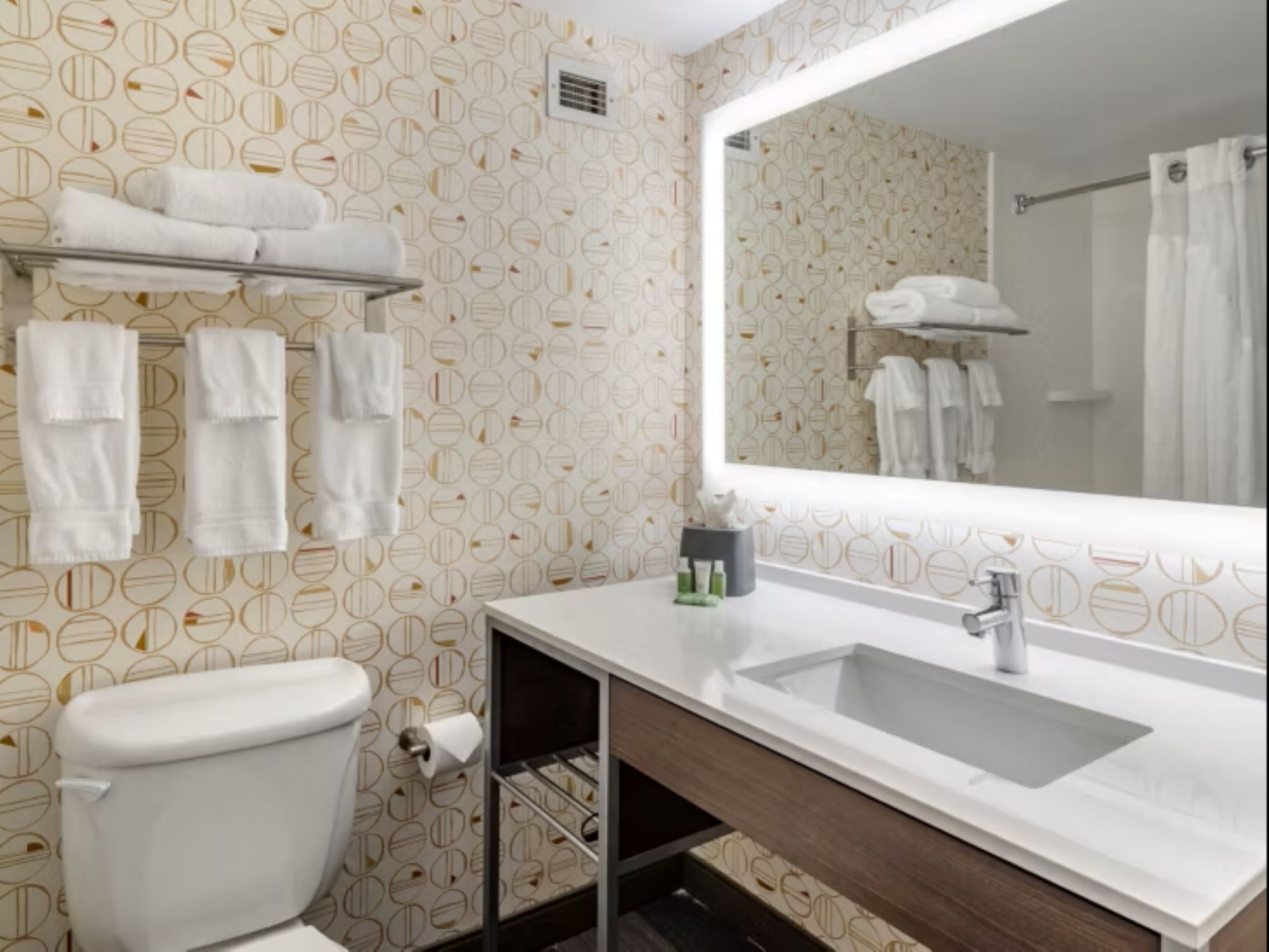holiday inn atlanta gas south arena area by ihg