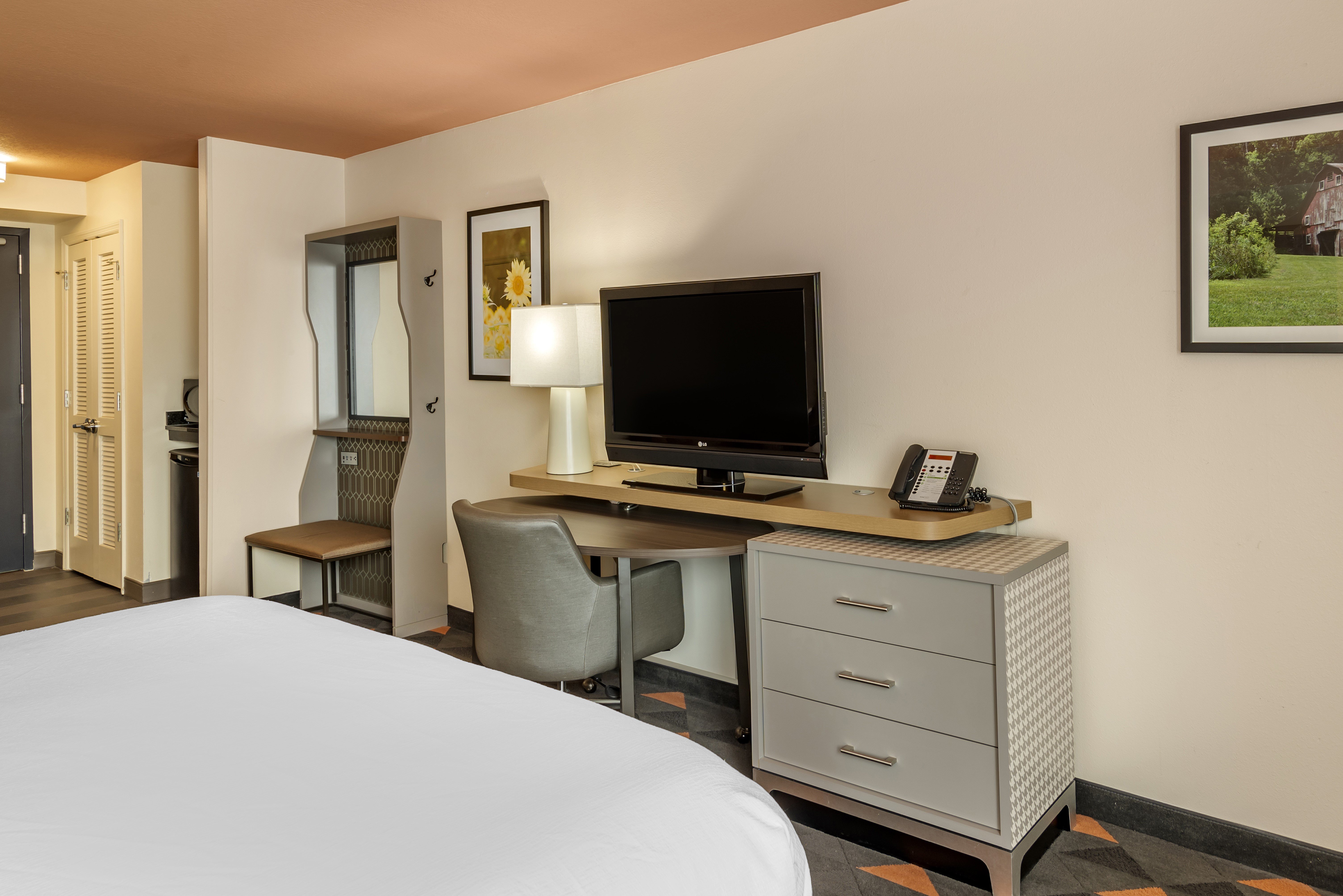 holiday inn atlanta gas south arena area by ihg
