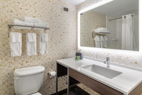 holiday inn atlanta gas south arena area by ihg