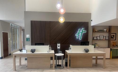 holiday inn atlanta gas south arena area by ihg