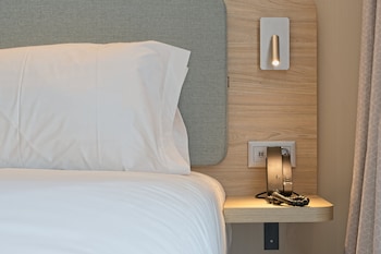 holiday inn express madrid airport