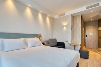 holiday inn express madrid airport