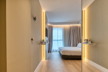 holiday inn express madrid airport