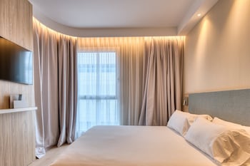 holiday inn express madrid airport