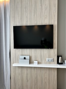 holiday inn express madrid airport