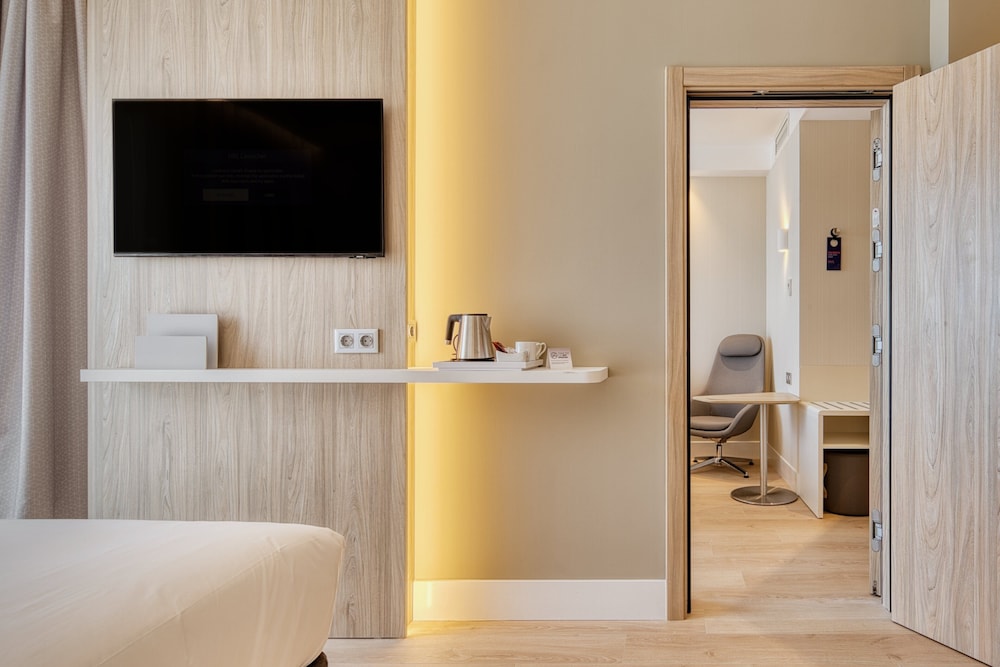 holiday inn express madrid airport