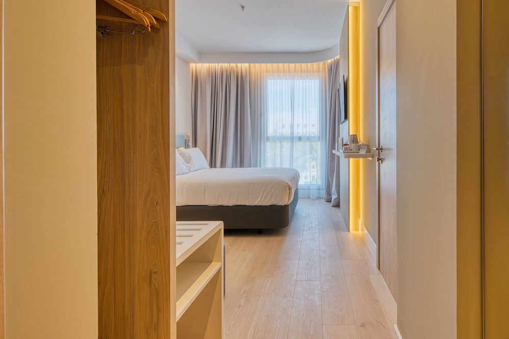 holiday inn express madrid airport