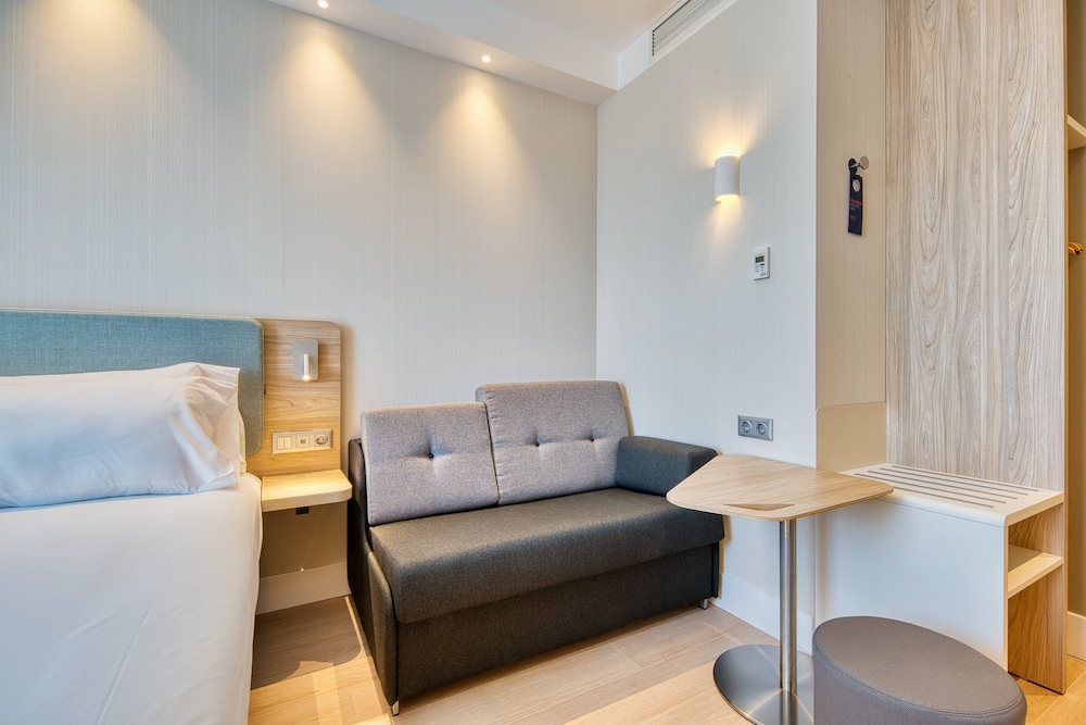 holiday inn express madrid airport