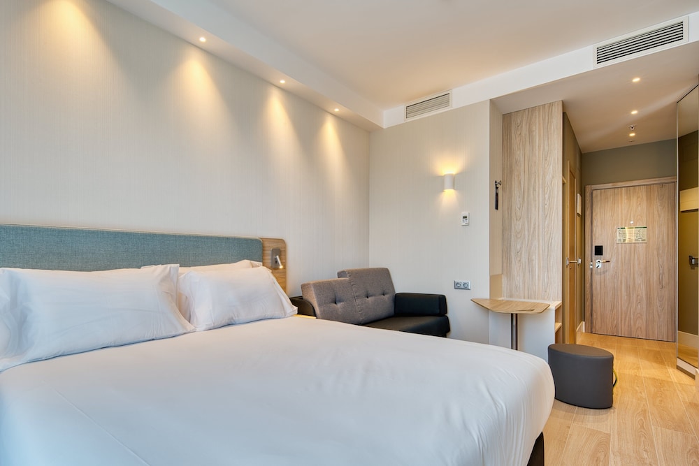 holiday inn express madrid airport