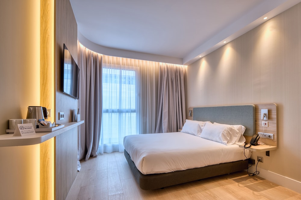 holiday inn express madrid airport