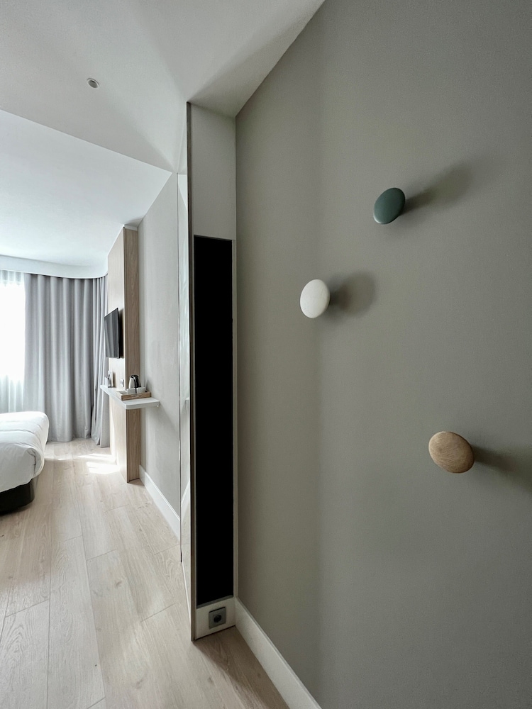 holiday inn express madrid airport