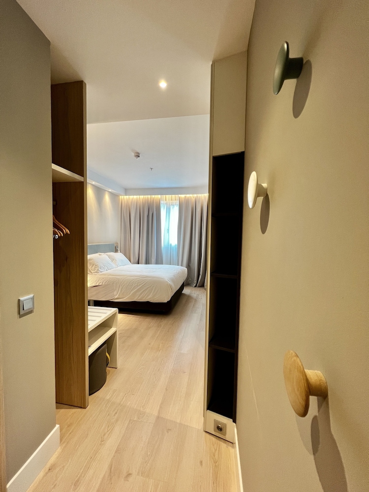 holiday inn express madrid airport