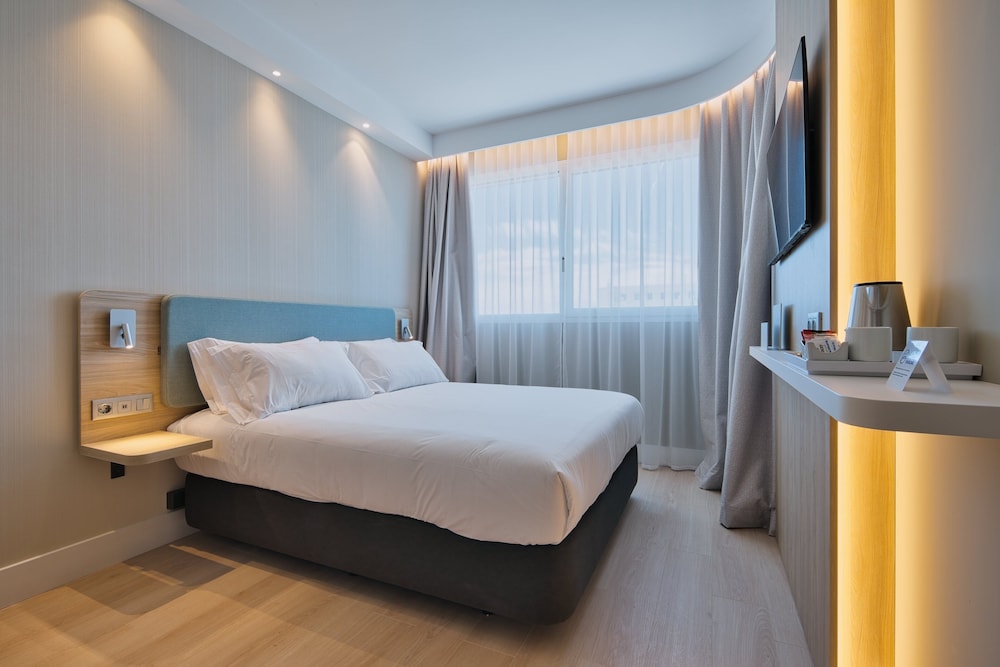 holiday inn express madrid airport