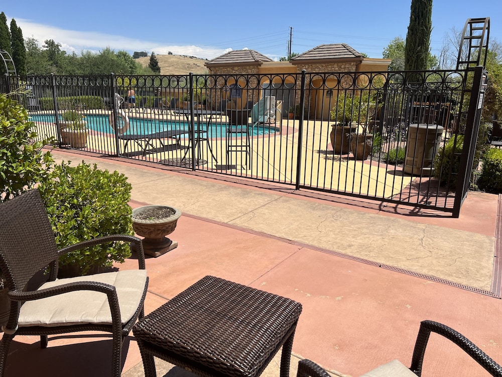holiday inn express and suites el dorado hills