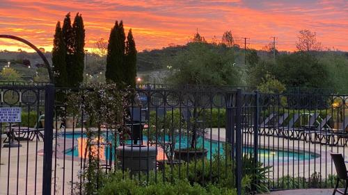 holiday inn express and suites el dorado hills