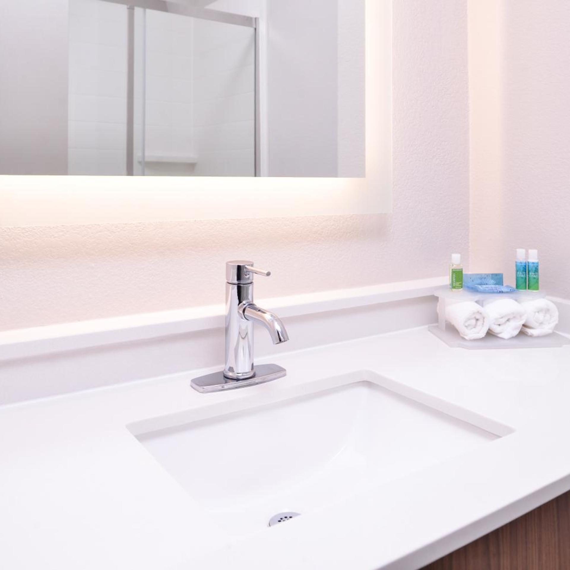 holiday inn express hotel and suites elgin by ihg