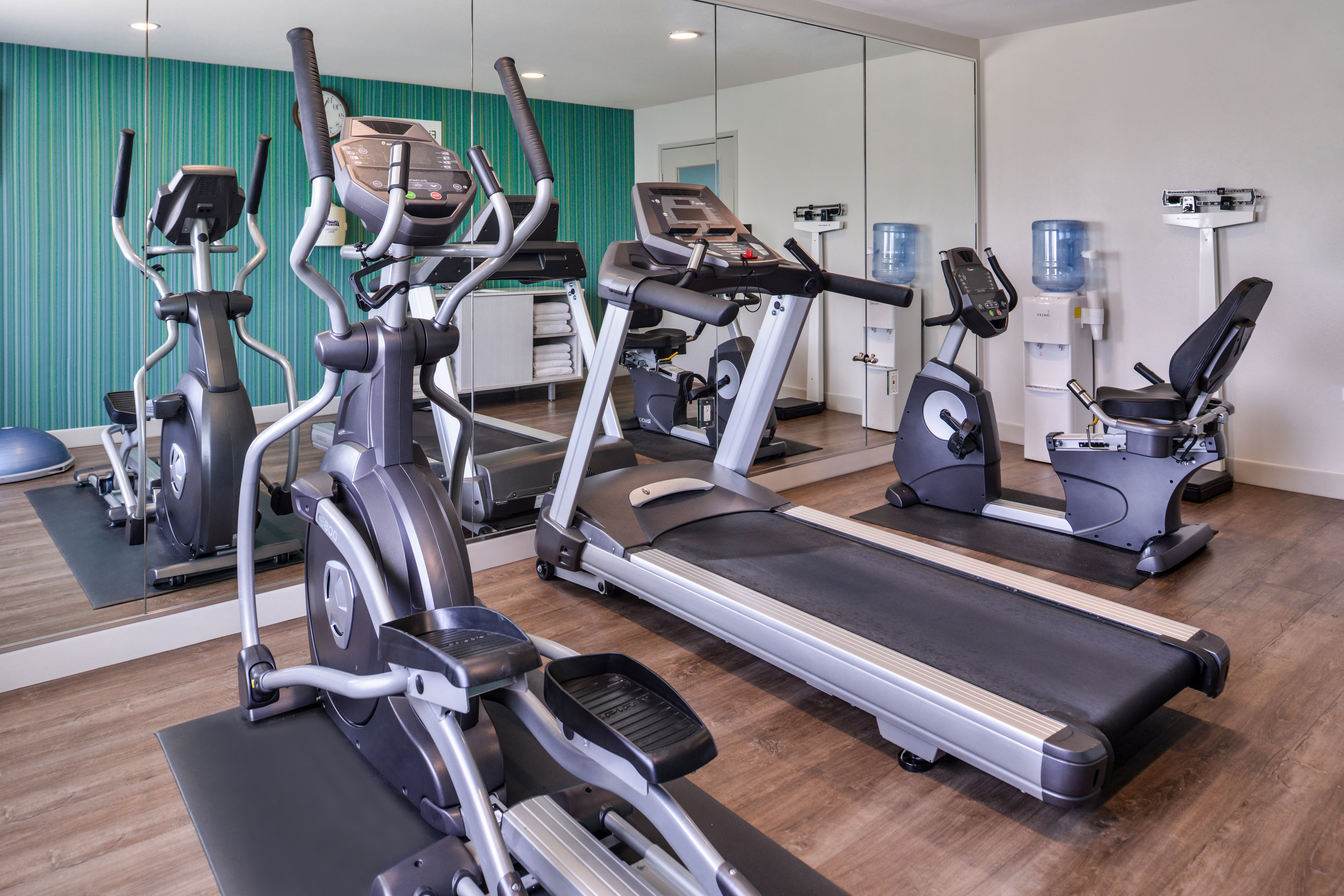holiday inn express hotel and suites elgin by ihg
