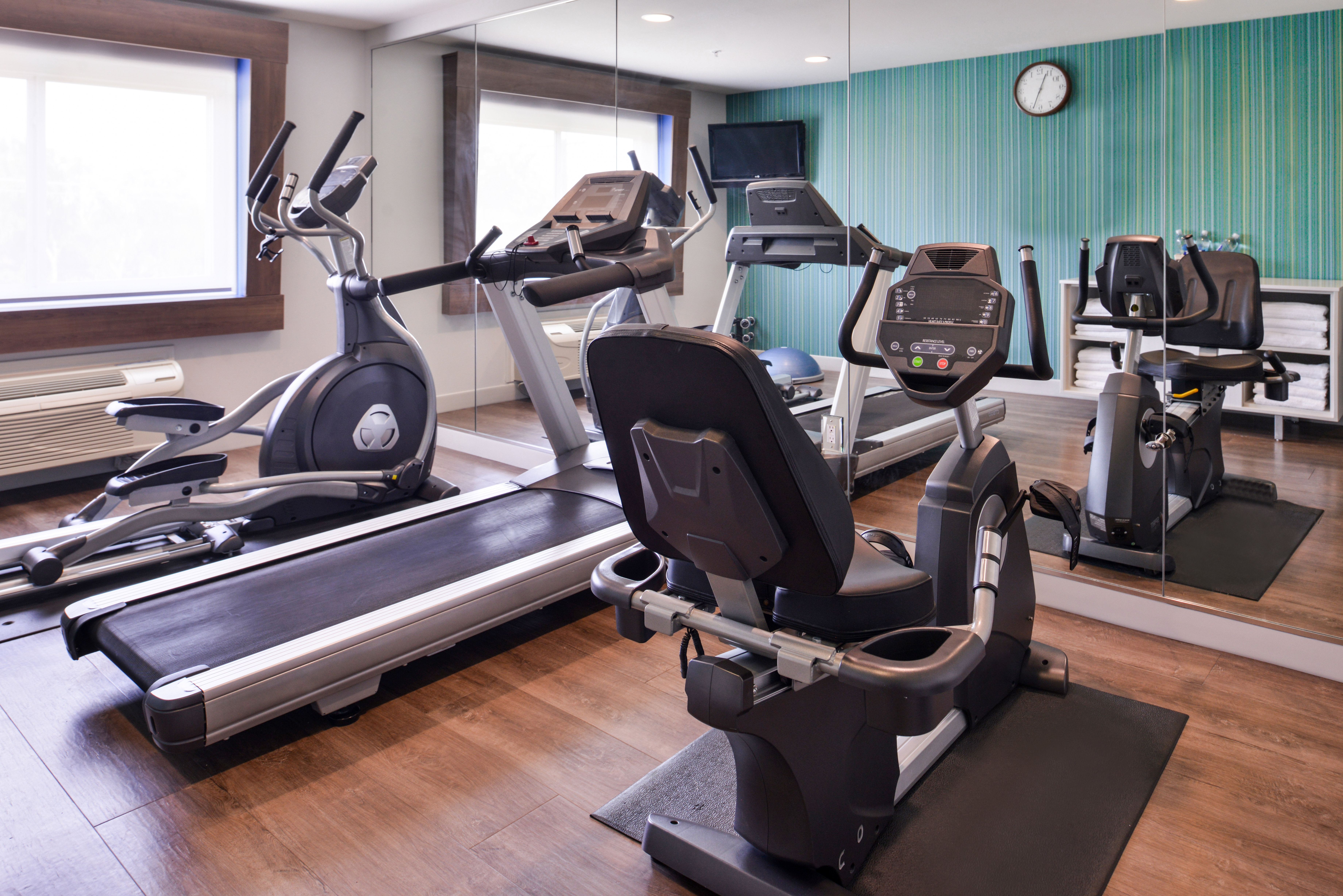 holiday inn express hotel and suites elgin by ihg