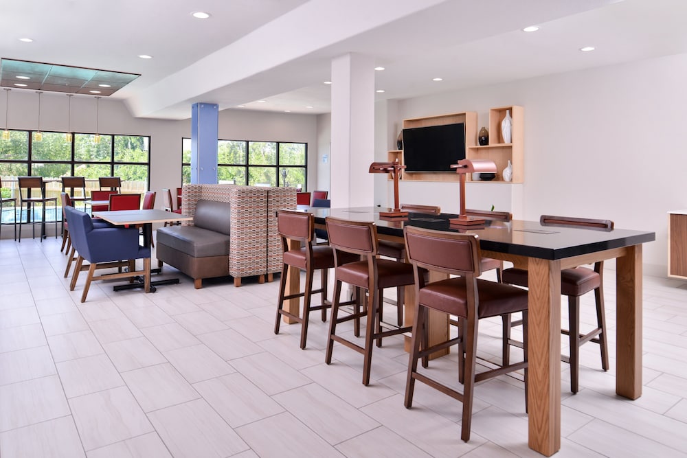 holiday inn express hotel and suites elgin by ihg