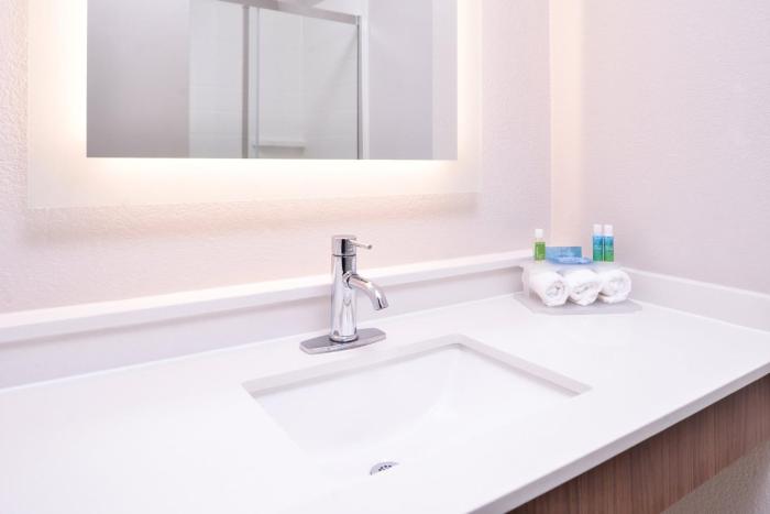 holiday inn express hotel and suites elgin by ihg